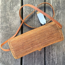 Load image into Gallery viewer, Jacks Daughter of All Trades Vintage Antique Mid-Century Store Shop Reseller Etsy Shopify Toronto Canada Free Porch Pick Up Local Delivery Worldwide Shipping Judy Weinberg unique Sustainable Gift lightweight natural eastern Bali Ata Grass cross-body bag purse artisan crafted Makers Supply Boho Bohemian Beach spring summer casual woman female fashion accessory