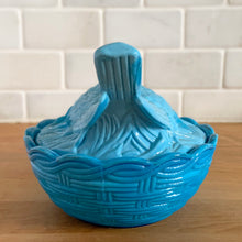 Load image into Gallery viewer, Back view of vintage three-quarter angle view showing lid and nest detail