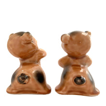 Load image into Gallery viewer, Vintage hand painted brown Snuggle Hugs hugging bears salt and pepper shakers. Designed by Ruth Van Tellingen, USA, 1940s. Add these adorable kitschy shakers to your collection!
In excellent condition, no chips/cracks/repairs. Faint impressed maker's mark on the bottom.
Measures 2 3/8 x 2 3/4 x 3 3/8 inches