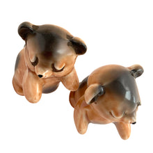 Load image into Gallery viewer, Vintage hand painted brown Snuggle Hugs hugging bears salt and pepper shakers. Designed by Ruth Van Tellingen, USA, 1940s. Add these adorable kitschy shakers to your collection!
In excellent condition, no chips/cracks/repairs. Faint impressed maker's mark on the bottom.
Measures 2 3/8 x 2 3/4 x 3 3/8 inches