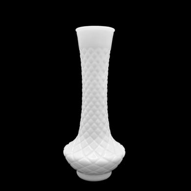 Vintage milk glass floral bud vase with a diamond pattern. Produced by the Hoosier Glass Company, USA, circa 1960s. Perfect for a beautiful floral bouquet for your cottage or farmhouse style home or wedding decor.  In excellent condition, no chips or cracks.  Measures 9 inches
