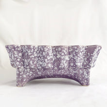 Load image into Gallery viewer, This gorgeous vintage retro lilac purple and white splatter glazed footed ceramic planter features a sawtooth edge (shape 5001). Crafted by USA Pottery, circa 1950s. What can we say, it's absolutely fabulous and any floral arrangement would be fortunate to find itself on display in this vessel! In excellent condition, free from chips/cracks/repairs. Measures approximately 7 7/8 x 5 3/8 x 3 1/4 inches