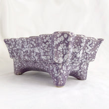 Load image into Gallery viewer, This gorgeous vintage retro lilac purple and white splatter glazed footed ceramic planter features a sawtooth edge (shape 5001). Crafted by USA Pottery, circa 1950s. What can we say, it's absolutely fabulous and any floral arrangement would be fortunate to find itself on display in this vessel! In excellent condition, free from chips/cracks/repairs. Measures approximately 7 7/8 x 5 3/8 x 3 1/4 inches