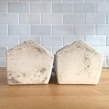 Load image into Gallery viewer, Jacks Daughter of All Trades Vintage Antique Retro Mid-Century Modern Modernist Kitsch Store Shop Reseller Etsy Shopify Toronto Canada Free Porch Pick Up Local Delivery Worldwide Shipping Judy Weinberg Unique Gift Housewarming Gift Sustainable Gift Wedding Gift Home Decor Collectible Collector Gift Farmhouse Cottagecore Cottage Shabby Chic Industrial Art Deco Art Pottery McCoy Pottery Christmas Lilac Water Lily Bookends Nelson McCoy Art Pottery