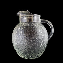 Load image into Gallery viewer, Vintage clear Miliano ice lip glass pitcher features a textured surface and ribbed handle. Crafted by Anchor Hocking, between 1960-1969. A true classic!
In excellent condition, no chips/cracks.
Measures 7 x 8 inches
Capacity 96 ounces