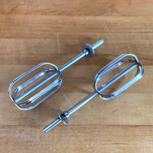 Load image into Gallery viewer, Fabulous vintage white and black Sunbeam Mixmaster Junior hand mixer, Model J. Crafted by the Sunbeam Corporation, USA, circa 1950. The power and quality craftsmanship of these mixers is unmatched and are made to last a lifetime. A must-have for any baker or appliance collector!
Tested. In good working order.
Mixer measures 7 1/4 x 3 x 6 inches (10 3/4 inches tall with beaters)