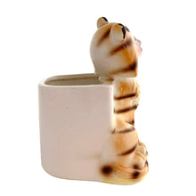 Load image into Gallery viewer, Kitschy vintage mid-century ceramic planter featuring an orange tabby cat couple. Crafted by Inarco, Japan, circa 1950s. In excellent condition, free from chips/cracks/repairs. Marked on the base with Inarco's logo and "E-3259". Measures 4 7/8 x 4 x 5 1/2 inches