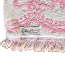 Load image into Gallery viewer, Vintage Royal Family pink and white floral reversible cotton terrycloth bath towel with fringed edge. Crafted by Cannon, USA, 1970s. A lovely addition to your bath collection.
In excellent condition, no tears/stains. Appears unused.
Measures 24/12 x 44 1/2 inches