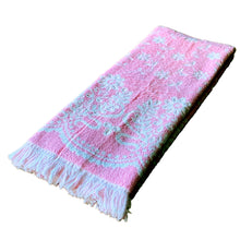 Load image into Gallery viewer, Vintage Royal Family pink and white floral reversible cotton terrycloth bath towel with fringed edge. Crafted by Cannon, USA, 1970s. A lovely addition to your bath collection.
In excellent condition, no tears/stains. Appears unused.
Measures 24/12 x 44 1/2 inches