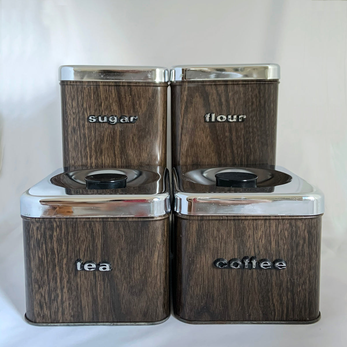 Vintage Retro The Queen Line 4-Piece Faux Brown Wood Grain Metal