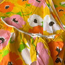 Load image into Gallery viewer, Vintage Tastemaker gold Floral Whimsy double full size poly cotton fitted bed sheet featuring orange, pink, white and green flowers on a gold ground. Crafted by Mohawk, USA, 1973. The vibrant textile is perfect for adding flower power to your bed linens or repurpose for crafting and dressmaking.
In excellent like-new condition, no stains/tears.
Fits double/full mattress