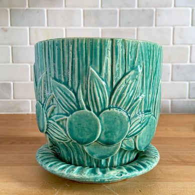 Gorgeous vintage turquoise pottery jardiniere planter pot with attached underplate, features three dimensional botanical design. Crafted by McCoy Pottery, circa 1930s. This highly collectible piece of art pottery is the perfect home for your favourite houseplant, orchid or succulents!  In great vintage condition, no chips/repairs, normal crazing.  Measures 6 1/8 x 5 3/4