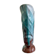 Load image into Gallery viewer, End view of the vase opening, perfect for holding large floral arrangements.
