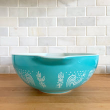 Load image into Gallery viewer, Vintage turquoise Butterprint 444 Cinderella mixing bowl. Crafted by PYREX, USA, 1957 - 1968. A true kitchen classic!
In very good vintage condition, scratches to the exterior, but otherwise no chips and shiny. Doesn't appear to have been used as there are no utensil marks on the interior.
Measures 13 x 4 1/2 inches
Capacity 4 quarts