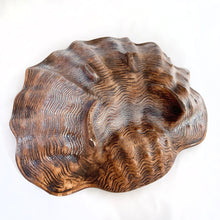 Load image into Gallery viewer, Vintage mid-century figural ceramic green clamshell chip and dip bowl. Crafted by Treasure Craft, USA, circa 1950s. Perfect for entertaining with an nautical or tiki theme!
In very good vintage condition with minor chip to the foot (see photos).
Measures approximately 12 1/2 x 11 x 5 inches