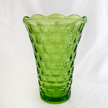 Load image into Gallery viewer, A vintage luminous emerald green glass flower vase in the "Colonial Yorktown" pattern with scalloped edge. Produced by the made by the Federal Glass Co., circa 1960. In excellent condition, no chips or cracks. Size: 6-1/8" x 8-1/4"