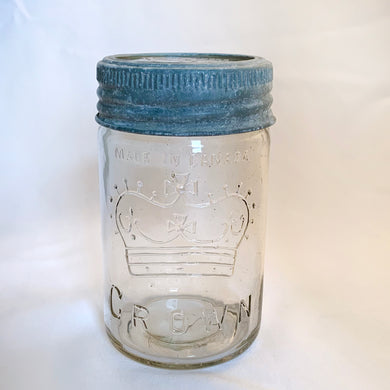 Vintage 1 pint clear glass Crown Mason jar with glass lid and zinc ring closure.  All are in good vintage condition. Made in Canada.  Measures 3 x 6 1/2 inches  Capacity 1 pint