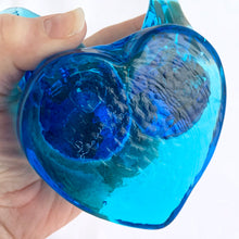 Load image into Gallery viewer, This lovely hand blown azure blue art glass pair of bluebirds perched on a heart was created by artisan Leo Ward in 1992. Mr. Ward was the creator of Arkansas' Bluebird of Happiness and owner of Terra Studios in Arkansas. He passed away at 89 years young in 2017. This piece is in excellent condition, free from chips or cracks. Measures 4" x 4" x 2-1/2"