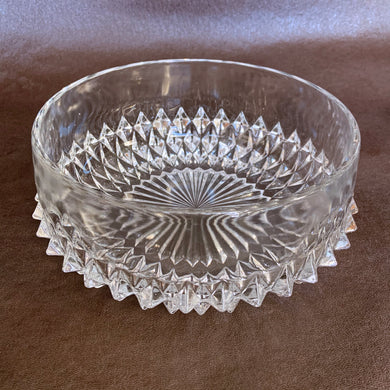 This crystal bowl with its diamond cut pattern catches the light beautifully. Produced by Indiana Glass Co. in Dunkirk, Indiana USA, circa: 1965 - 1990.  In excellent condition, no chips or cracks.  Size: 8