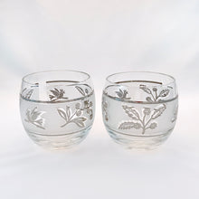 Load image into Gallery viewer, Pair of vintage mid-century silver Birds and Botanicals roly poly glasses. Crafted by Libbey Glass, USA, 1950s. Roly polies are easy and comfortable to hold in one's hand and rarely topple. These glasses were literally is everyone's rec rooms back in the day!
In excellent condition, no chips, minor wear.
Measures 3 1/2 x 3 1/4 inches
Capacity 8 ounces