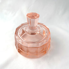 Load image into Gallery viewer, Stunning vintage twelve sided pink depression glass lidded vanity or trinket box with paneled finial. Circa 1930s.
In excellent vintage condition with one minor flea nic on the rim.
Measures 3 3/4 x 3 1/2 inches