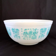 Load image into Gallery viewer, Classic vintage "Butterprint" mixing bowl in turquoise. This one is the 403 version which holds 2-1/2 quarts. Produced by Pyrex between 1957 - 1968. In excellent condition, free from chips/cracks. Barely looks used. Dimensions: 4-1/8" x 8-3/4"