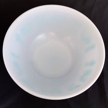 Load image into Gallery viewer, Classic vintage "Butterprint" mixing bowl in turquoise. This one is the 403 version which holds 2-1/2 quarts. Produced by Pyrex between 1957 - 1968. In excellent condition, free from chips/cracks. Barely looks used. Dimensions: 4-1/8" x 8-3/4"