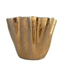 Load image into Gallery viewer, Striking vintage Hollywood Regency era 22kt gold crackle glazed free-form ceramic planter, G204. Crafted by L. Bertsch, 1960s. A gorgeous addition to your lux planter collection and decor!

In excellent vintage condition, no chips/cracks/repairs. Maker's mark.

Measures 6 1/4 x 5 1/4 x 4 7/8 inches
