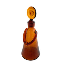 Load image into Gallery viewer, 1950s Boda amber glass decanter showing Erik Höglund's sculptural People design
