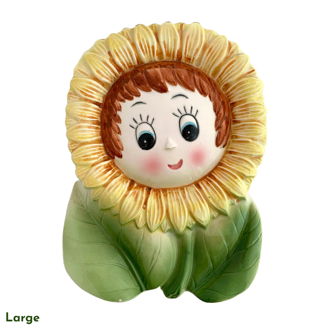This vintage ceramic wall pocket features a mid-century anthropomorphic hand painted sunflower face, crafted by PY, Japan, 1950s. A must-have for any home decor collector, this charming and highly sought-after piece is sure to add a touch of kitschy cuteness to your space.
In good vintage condition with minor wear to the top of the sunflowers and rim and a small chip on the large one, see photos.

Large measures 5 x 1 3/4 x 7 inches

Small measures 3 1/2 x 1 3/8 x 4 3/4 inches