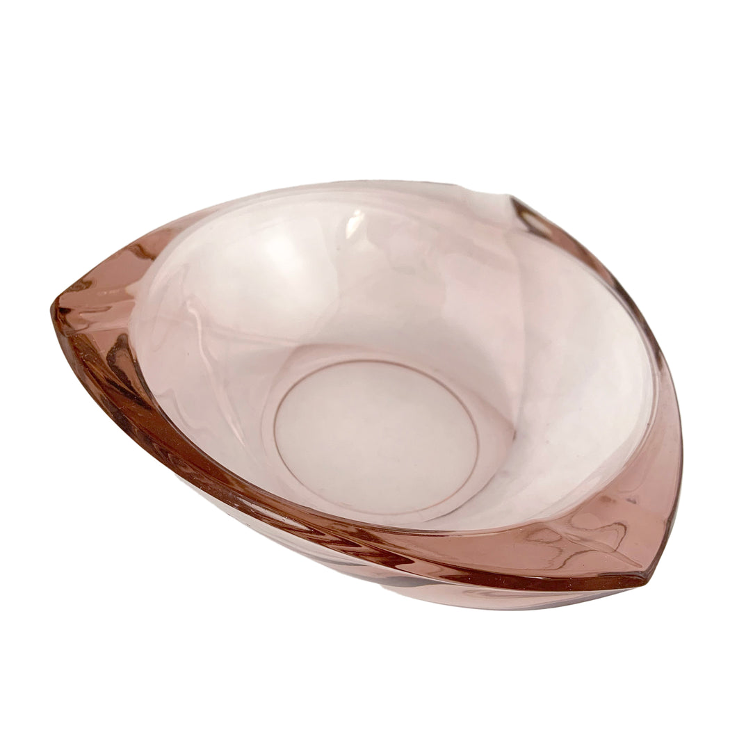 Vintage atomic shaped, art deco style tri-sided pink glass ashtray featuring a subtle swirl. Designed by artisan Author Rudolf Jurniki for Mstisov and Moser, Czechoslovakia, circa 1950s. Add this versatile piece of glass to your tobacciana collection; use as decor, a catchall or as intended! In great vintage condition, free from chips, minor wear to the bottom. Measures 7 1/8 x 2 inches