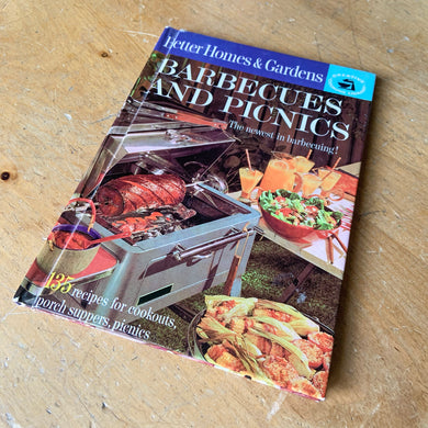 Better Homes and Gardens is known for its fabulous cookbooks. This hardcover cookbook focuses on barbeque and picnic inspired recipes. Its 61 pages are filled with amazing  recipes along with many colour photographs. Originally published by Meredith Corporation, USA, 1963. This is the first edition.   In great vintage condition with normal age-related yellowing.   