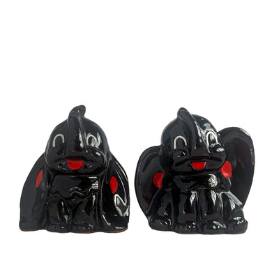 Adorable pair of hand painted black lucky elephant salt and pepper shakers. Crafted by Shafford, Japan, 1950s. A sweet kitschy shaker set for your Shafford or shaker collection!

In excellent vintage condition, no chips, with corks.

Measures 3 x 1 1/2 x 3 inches