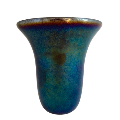 Beautiful vintage hand blown Egyptian lustre black amethyst stretch art glass vase. The iridescence on this piece is stunning!  In excellent condition, no chips. Signed by the artist Raymond D. Matthews Jr.,  Bittersweet Glassworks mid 1970s.  Measures 6 1/4 x 6 3/4 inches