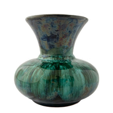 Load image into Gallery viewer, Full view of 1970s Blue Mountain Pottery squat vase, 5 inches tall, excellent condition, Canadian art pottery
