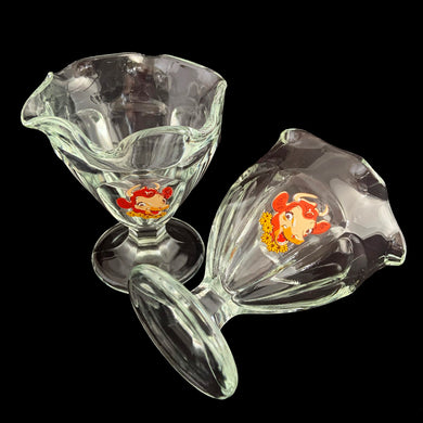 Pair of vintage clear tulip shaped footed glass ice cream or sherbet dishes featuring Borden Dairy Elsie the Cow. Crafted by Anchor Hocking, USA, circa 1970s. A great piece of nostalgia to add to your Borden collection!

In excellent condition, no chips or wear.

Measures 3 5/8 x 4 1/8 inches