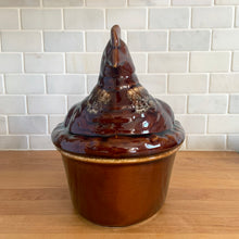 Load image into Gallery viewer, Vintage brown drip glaze hen-on-nest oven-proof casserole dish. Crafted by Hull Pottery, USA, 1960s. What a fabulous way to prepare and serve your favourite casserole!

In excellent condition, no chips/cracks/repairs. Maker's marks.

Measures 10 x 7 1/2 x 9 3/4 inches
