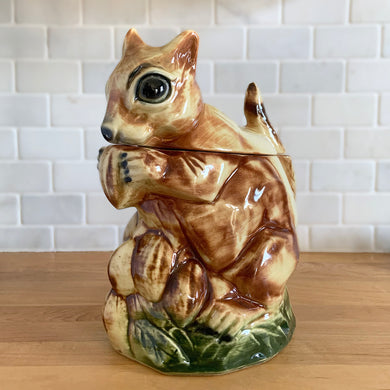 Rare vintage retro figural brown squirrel ceramic cookie jar. Crafted by McCoy Pottery, USA, 1950s. A good sized canister for a large batch of cookies. A great gift for the art pottery collector or animal lover. A whimsical piece that will look wonderful as part of your kitchen decor!

In vintage condition, no chips/cracks/repairs. There is age related crazing with staining at the bottom of the jar. Maker's mark.

Measures 8 x 6 x 10 1/2 inches