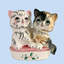 Load image into Gallery viewer, RARE vintage mid-century era kitsch anthropomorphic ceramic wall pocket planter featuring two cats sitting atop a pink cushion. Crafted by Lefton, Japan, 1950s. The perfect addition to your planter or cat collection!  In great vintage condition, tiny flea bite of the pink ear, no cracks/repairs. Marked ESD Japan Hand Painted 7229.  Measures 4 3/4 x 3 1/4 x 5 1/4 inches
