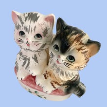 Load image into Gallery viewer, RARE vintage mid-century era kitsch anthropomorphic ceramic wall pocket planter featuring two cats sitting atop a pink cushion. Crafted by Lefton, Japan, 1950s. The perfect addition to your planter or cat collection!  In great vintage condition, tiny flea bite of the pink ear, no cracks/repairs. Marked ESD Japan Hand Painted 7229.  Measures 4 3/4 x 3 1/4 x 5 1/4 inches
