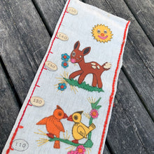 Load image into Gallery viewer, Whimsical vintage child growth chart, featuring colourful appliqued felt animal characters and embroidery on natural linen fabric with measurements from 50 to 150 centimetres.

In good vintage condition.

Measures 21cm x 104cm (8 1/8 x 41 inches)
