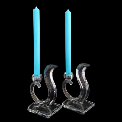 Pair of Hollywood Regency style pressed glass New Martinsville Epic Flame single lite candle holders. Viking Art Glass, 1950s. A gorgeous set to add to your art glass collection.

In excellent condition, no chips.

Measures 5 x 3 3/8 x 6 1/2 inches