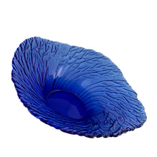 Load image into Gallery viewer, Angled view of Metsä bowl surface texture — organic branch-like pattern in cobalt blue glass by Pertti Kallioinen
