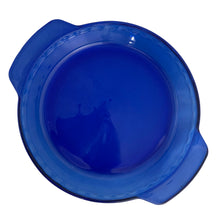 Load image into Gallery viewer, Pretty and functional vintage cobalt blue Presence 9 inch glass deep dish pie plate with helpful handles and a crimped rim. Crafted by Anchor Hocking, USA, 2001 - 2005. Use this oven-safe and microwave safe vessel to create your favourite pies and quiches.

In excellent condition, no chips, minor wear.

Measures approximately 9 3/8 x 1 3/4 inches (11 inches incl. handles)

Capacity 1 quart/litre
