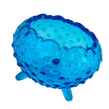 Load image into Gallery viewer, Beautiful in blue! This colonial blue rose bowl in the &quot;hobnail&quot; pattern with it&#39;s sweet scalloped edge and three little feet is so pretty. Fill this beauty with fresh flowers, fill it with candy or simply enjoy it&#39;s sparkle in the light. Produced by LE Smith Glass, USA, circa 1960s.  In excellent condition, free from chips/cracks. Unmarked.  Measures 3 1/2 x 4 1/2 inches
