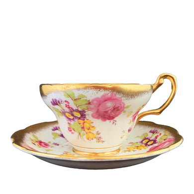 A gorgeous white bone china teacup and saucer featuring colourful pink roses, florals and a gold gilt trim. Crafted by EB Foley, England, 1948 – 1963.

In excellent vintage condition, no chips, cracks or repairs.

Teacup measures 3 3/4 x 2 1/4 inches

Saucer measures 5 5/8 inches