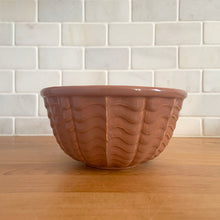 Load image into Gallery viewer, Vintage set of five ceramic nested mixing bowls with an exterior pattern of horizontal waves. Crafted by Robinson Ransbottom Pottery Co., USA, 1960s. A beautiful set to add to your kitchen&#39;s art pottery collection!

Measurements and Condition

No chips/cracks/repairs, wear commensurate with age, manufacturer&#39;s glaze pops and maker&#39;s marks.

Cinnamon, 6 1/4 x 3 inches
