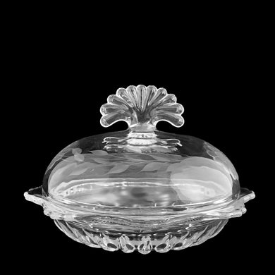 Stunning vintage WJ Hughes cut Corn Flower clear glass covered butter dish on a Radiance blank. Viking Glass Company, 1940s. An elegant piece to keep your butter and dress up your table!

In excellent condition, no chips.

Measures 6 x 4 inches
