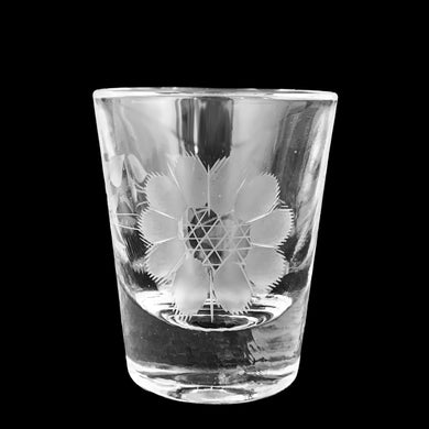 An elegant clear shot glass, cut with the Corn Flower pattern. Crafted by WJ Hughes, Canada, circa 1950s. Add this piece of mid-century glamour to your vintage barware!

In excellent condition, no chips or cracks.

Measures 2 1/4 inches

Capacity 1 ounce