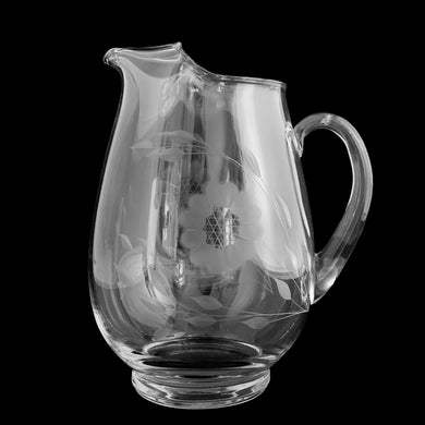 Elegant vintage WJ Hughes cut Corn Flower clear glass ice lip pitcher featuring two sets of 12-petalled corn flowers with leaf sprays, applied blown glass handle. Blank by Virginia Glass Specialties, 1960s 1970s. A nice addition to your barware or tableware.

In excellent condition, free from chips/cracks.

Measures 5 x 4 1/4 x 6 3/4 inches tall
Capacity 40 ounces